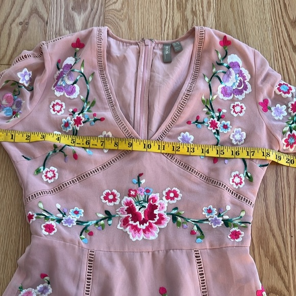 Asos SZ 8, peach pink embroidered dress with cut out detail. - Picture 7 of 9